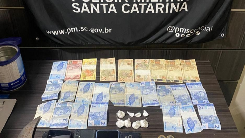 Polícia Militar prende homem por tráfico de drogas em Modelo